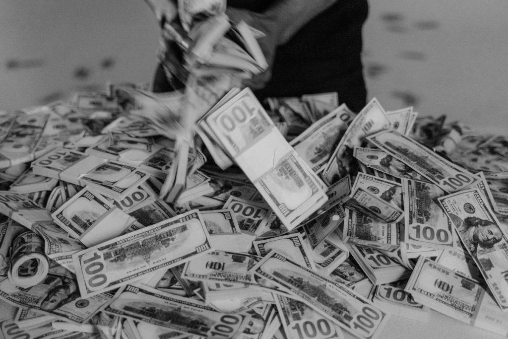 dinero en montón